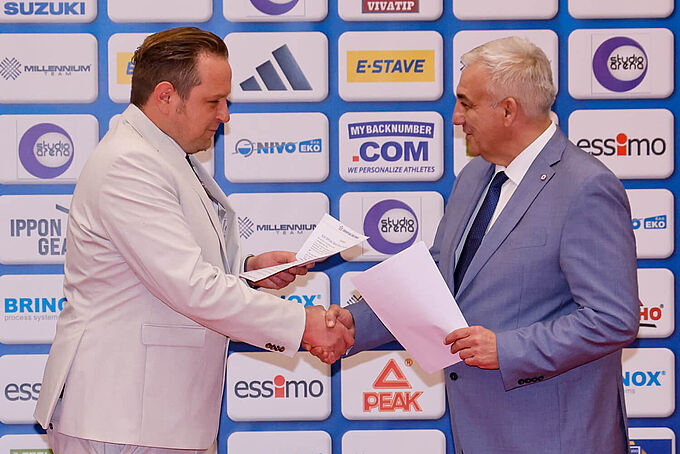 ZEBRA est le partenaire officiel de l'Union européenne de judo pour les tatamis. ZEBRA est le partenaire officiel de l'Union européenne de judo pour les tatamis.