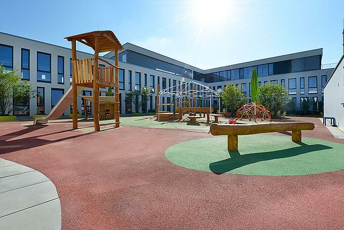 Pour des enfants qui se sentent en sécurité sur les aires de jeux Pour des enfants qui se sentent en sécurité sur les aires de jeux